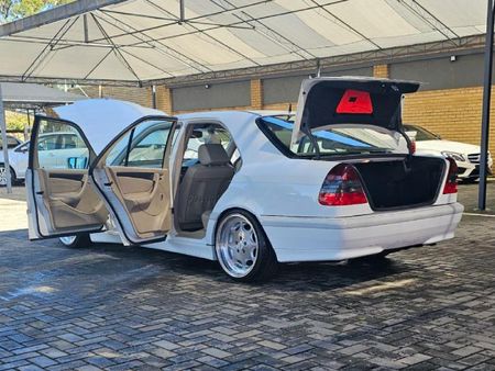 2000-Mercedes-Benz-C-Class-C-180-Classic_28