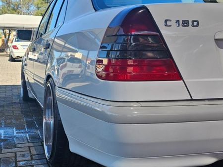 2000-Mercedes-Benz-C-Class-C-180-Classic_2
