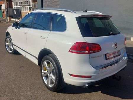 2014-Volkswagen-Touareg-30-V6-TDI-Auto-Bluemotion-180kW_4