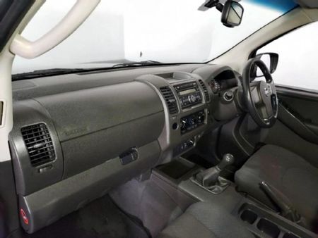 2009-Nissan-Navara-40-V6-4x4-Double-Cab_10