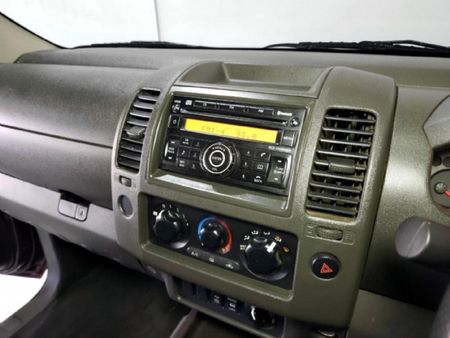 2009-Nissan-Navara-40-V6-4x4-Double-Cab_12