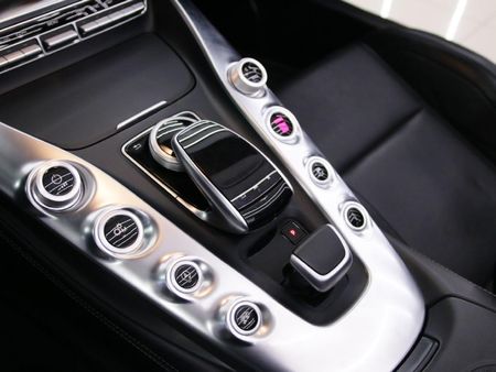 2018-Mercedes-AMG-GT-C-40-V8-Roadster_24
