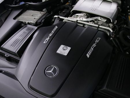 2018-Mercedes-AMG-GT-C-40-V8-Roadster_25