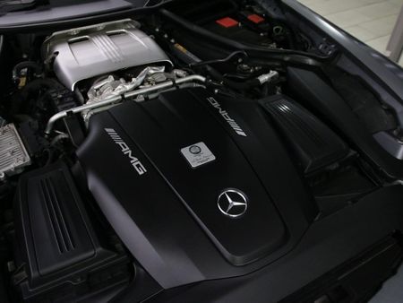 2018-Mercedes-AMG-GT-C-40-V8-Roadster_26