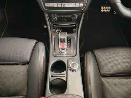 2017-Mercedes-AMG-CLA-45-AMG_14