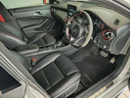 2017-Mercedes-AMG-CLA-45-AMG_7