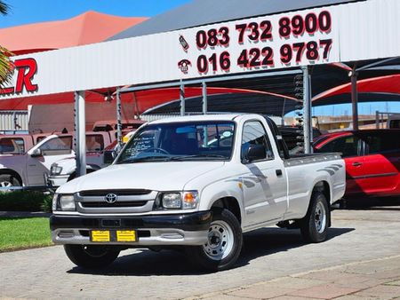 2004-Toyota-Hilux-2400-D-LWB-Single-Cab_0