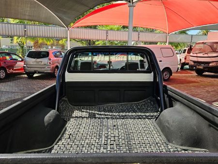 2004-Toyota-Hilux-2400-D-LWB-Single-Cab_11