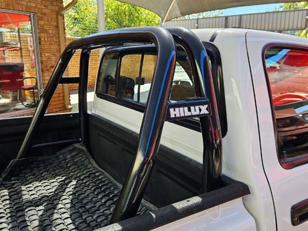 2004-Toyota-Hilux-2400-D-LWB-Single-Cab_12