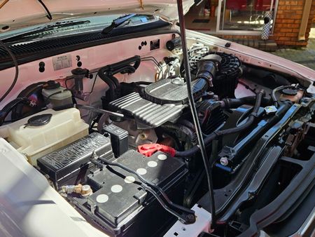 2004-Toyota-Hilux-2400-D-LWB-Single-Cab_16