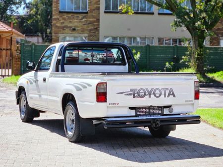 2004-Toyota-Hilux-2400-D-LWB-Single-Cab_1