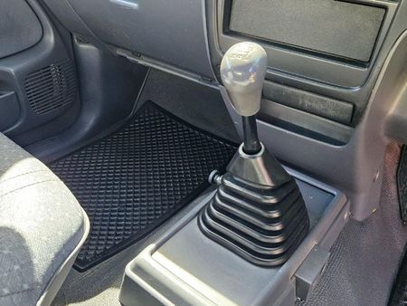 2004-Toyota-Hilux-2400-D-LWB-Single-Cab_20