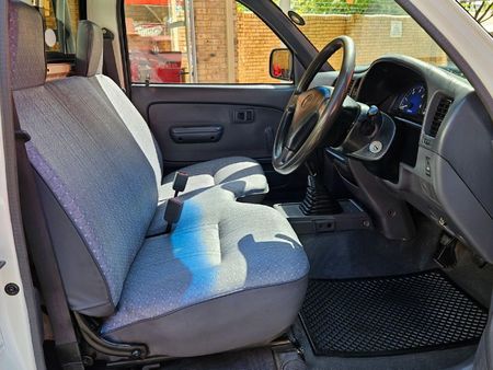 2004-Toyota-Hilux-2400-D-LWB-Single-Cab_22