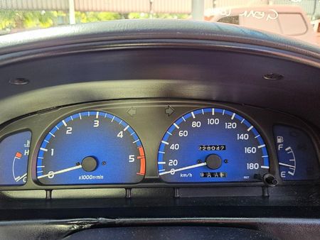 2004-Toyota-Hilux-2400-D-LWB-Single-Cab_27