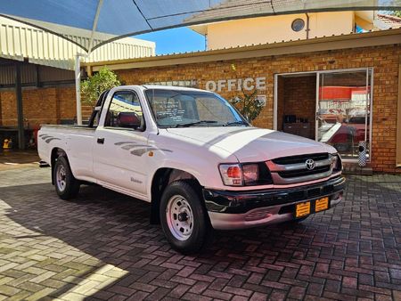 2004-Toyota-Hilux-2400-D-LWB-Single-Cab_2