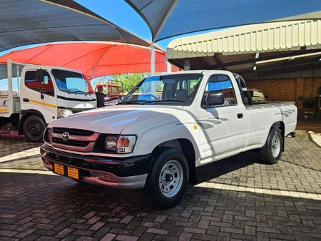 2004-Toyota-Hilux-2400-D-LWB-Single-Cab_4
