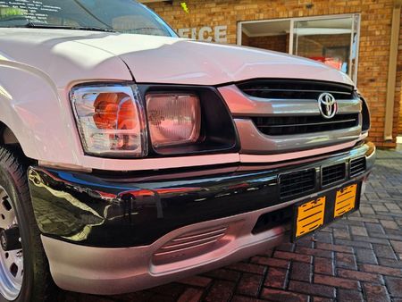 2004-Toyota-Hilux-2400-D-LWB-Single-Cab_6