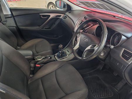 2012-Hyundai-Elantra-16-GLS-Premium_3