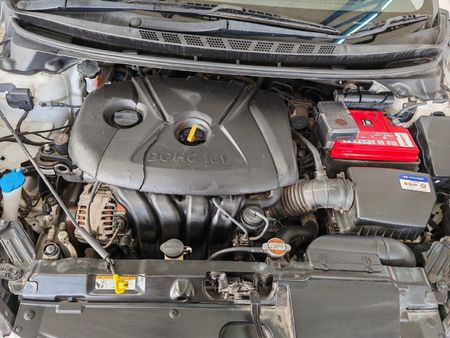 2012-Hyundai-Elantra-16-GLS-Premium_7