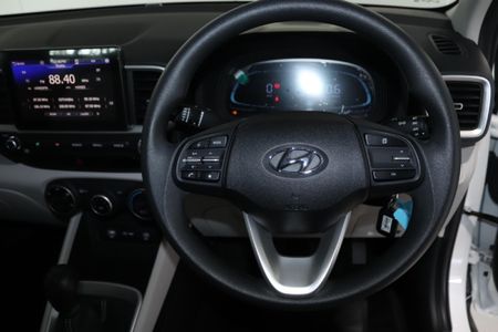 2025-Hyundai-Venue-12-Motion-Cargo-Panel-Van_10