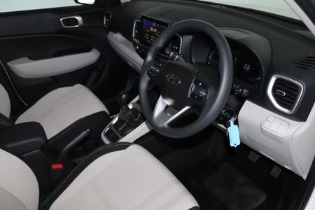2025-Hyundai-Venue-12-Motion-Cargo-Panel-Van_8