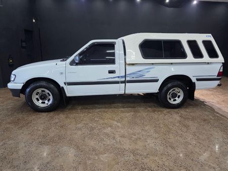 2002-Isuzu-KB-220-LWB-LE_0