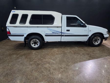 2002-Isuzu-KB-220-LWB-LE_2