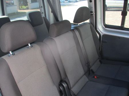 2020-Volkswagen-Caddy-CrewBus-16i_11