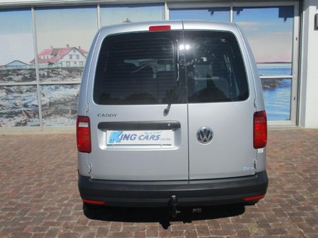 2020-Volkswagen-Caddy-CrewBus-16i_5