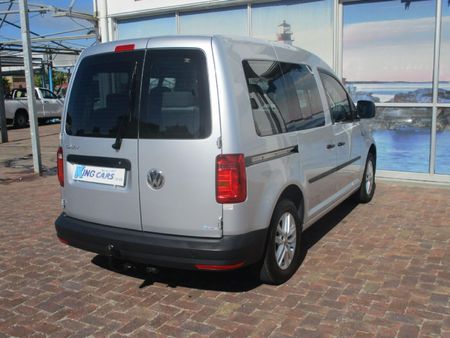 2020-Volkswagen-Caddy-CrewBus-16i_6