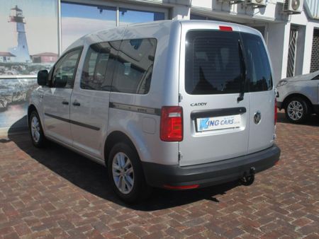 2020-Volkswagen-Caddy-CrewBus-16i_7