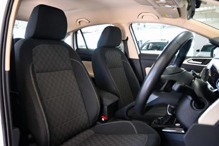 2024-Volkswagen-Polo-Sedan-10TSI-Life_12