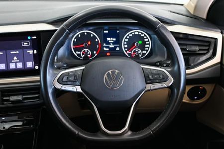 2024-Volkswagen-Polo-Sedan-10TSI-Life_5