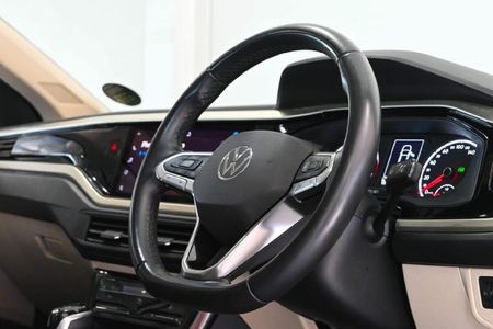 2024-Volkswagen-Polo-Sedan-10TSI-Life_7