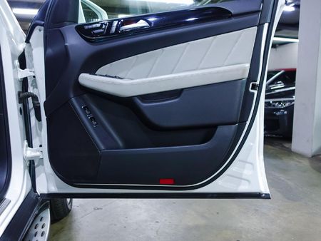 2015-Mercedes-Benz-GL-350-Bluetec_9