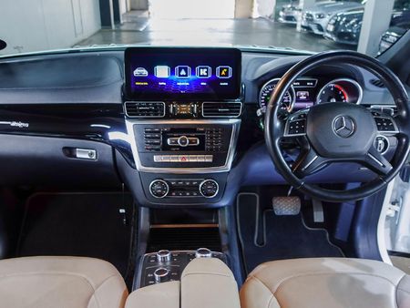 2015-Mercedes-Benz-GL-350-Bluetec_12