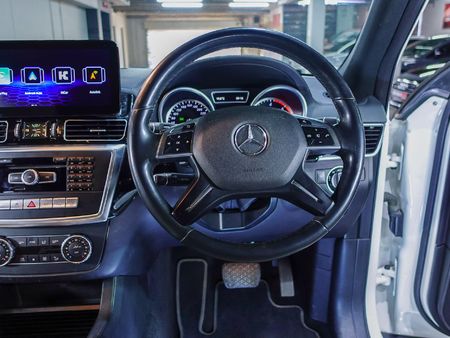 2015-Mercedes-Benz-GL-350-Bluetec_13