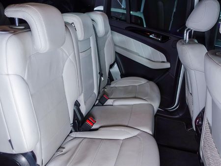 2015-Mercedes-Benz-GL-350-Bluetec_17