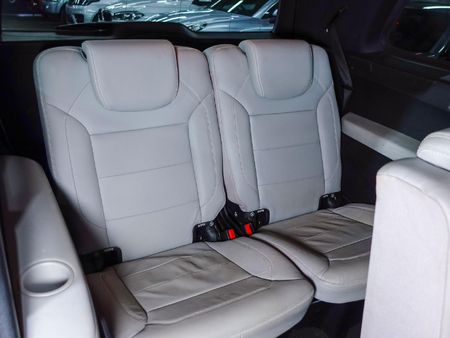 2015-Mercedes-Benz-GL-350-Bluetec_18