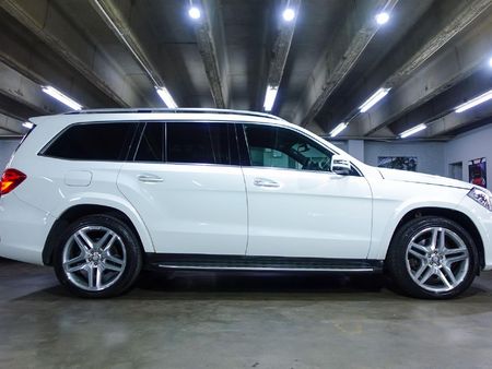 2015-Mercedes-Benz-GL-350-Bluetec_5