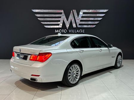 2010-BMW-7-Series-740i_4