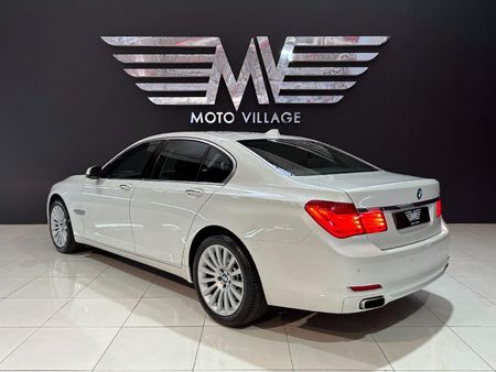 2010-BMW-7-Series-740i_6