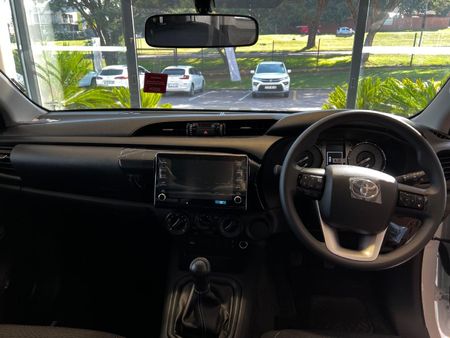 2026-Toyota-Hilux-24-GD-6-EC-6MT_14