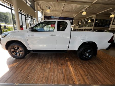 2026-Toyota-Hilux-24-GD-6-EC-6MT_4