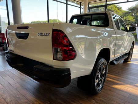2026-Toyota-Hilux-24-GD-6-EC-6MT_6
