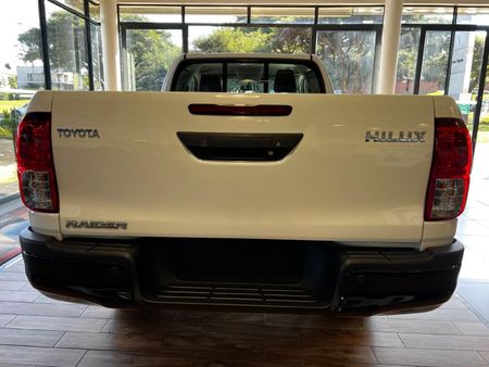 2026-Toyota-Hilux-24-GD-6-EC-6MT_7
