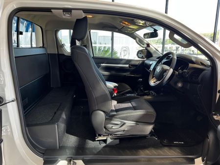 2026-Toyota-Hilux-24-GD-6-EC-6MT_8
