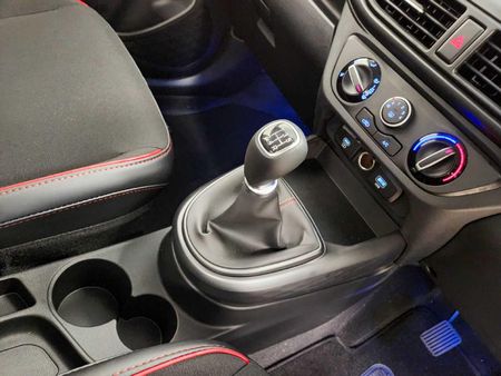 2025-Hyundai-Grand-i10-10-Fluid_10