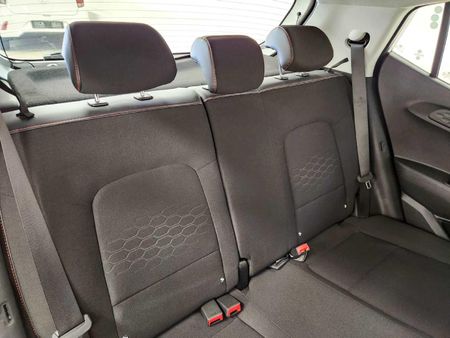 2025-Hyundai-Grand-i10-10-Fluid_15