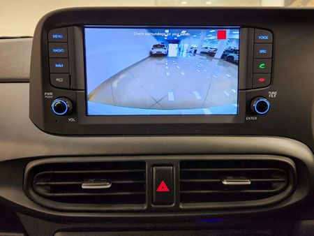 2025-Hyundai-Grand-i10-10-Fluid_17